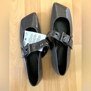 ASOS Gray Patent Leather Mary Jane Flats - Size 7 (Runs Large/Size Down One)
